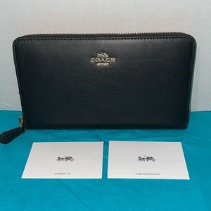 New Coach Glove-tanned Leather Wallet